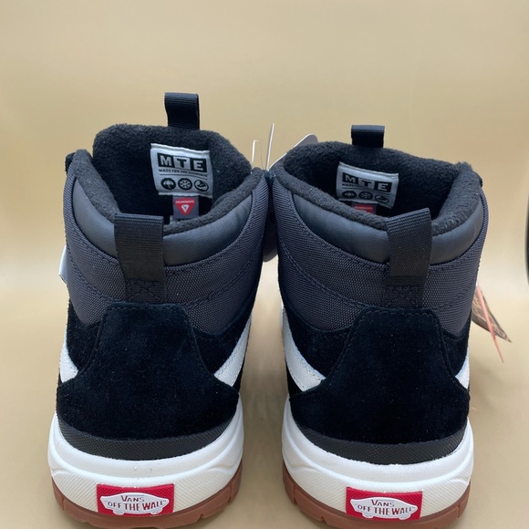 Size 8 US VANS ULTRARANGE EXO HI MENS INSULATED, WATERPROOF SHOES - Picture 3 of 6